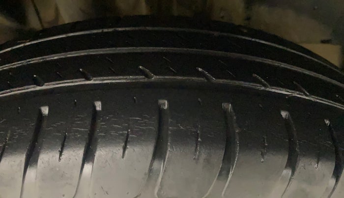 2018 Maruti Swift VXI AMT, Petrol, Automatic, 38,503 km, Right Rear Tyre Tread