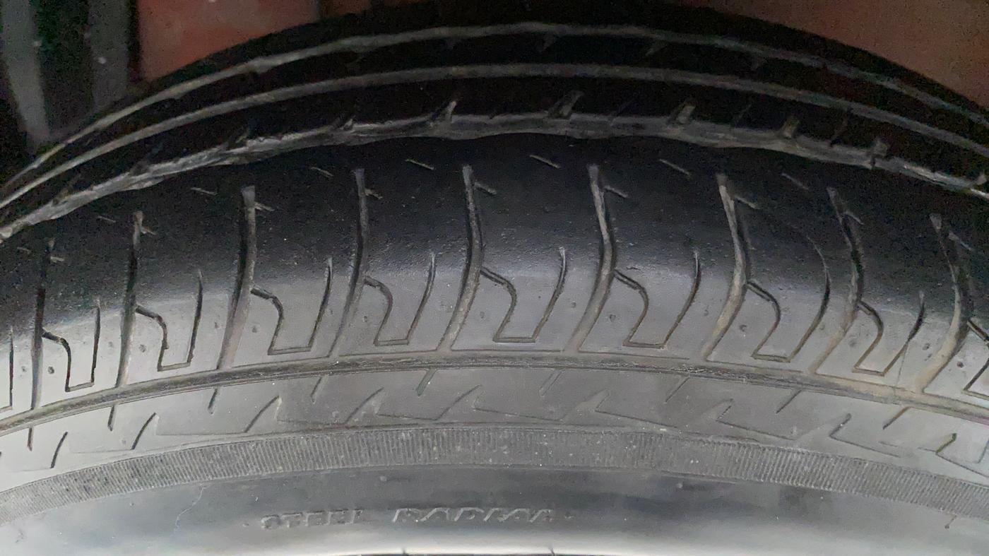 2014 Maruti Swift VXI D, Petrol, Manual, Left Front Tyre Tread