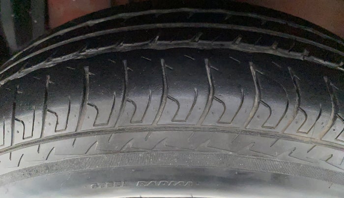 2014 Maruti Swift VXI D, Petrol, Manual, Left Front Tyre Tread