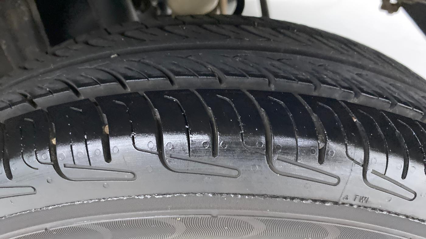 2016 Maruti Alto 800 LXI, Petrol, Manual, 33,959 km, Left Rear Tyre Tread