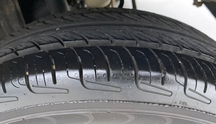 2016 Maruti Alto 800 LXI, Petrol, Manual, 33,959 km, Left Rear Tyre Tread