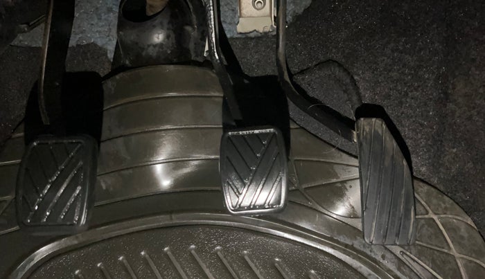 2017 Maruti Wagon R 1.0 VXI, Petrol, Manual, 97,744 km, Pedals