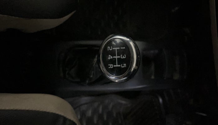 2017 Maruti Wagon R 1.0 VXI, Petrol, Manual, 97,744 km, Gear Lever