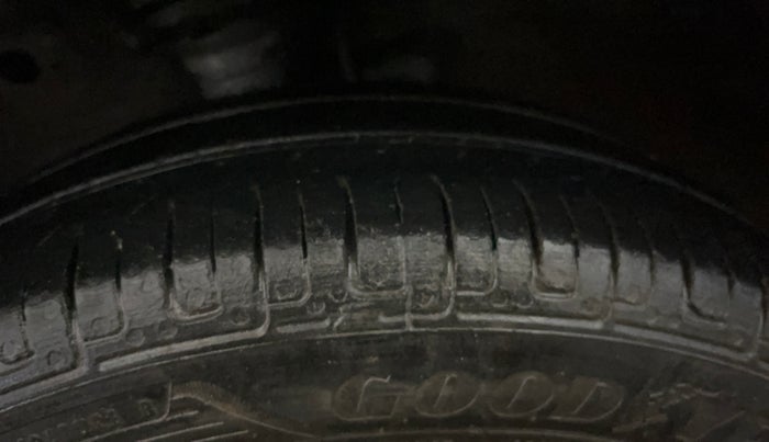 2017 Maruti Wagon R 1.0 VXI, Petrol, Manual, 97,744 km, Left Front Tyre Tread