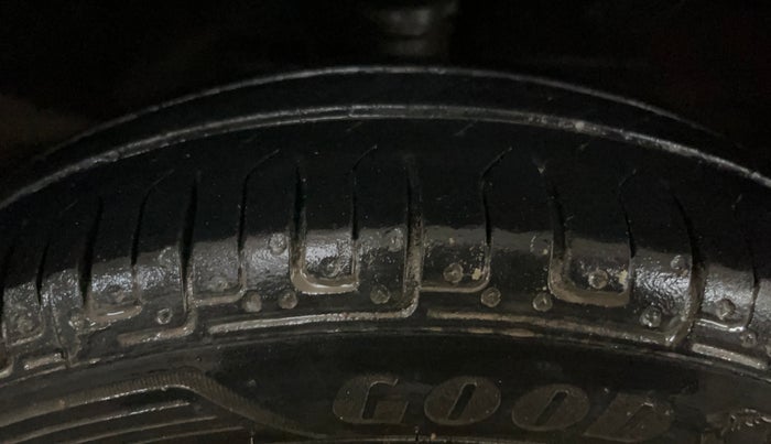 2017 Maruti Wagon R 1.0 VXI, Petrol, Manual, 97,744 km, Right Front Tyre Tread