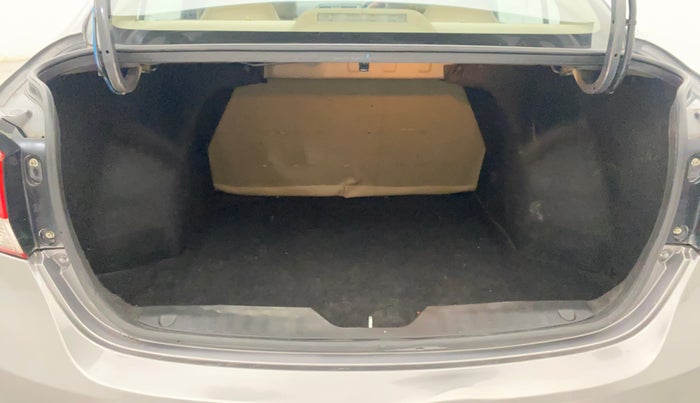 2017 Maruti Ciaz ZETA 1.4  AT PETROL, Petrol, Automatic, 63,367 km, Boot Inside