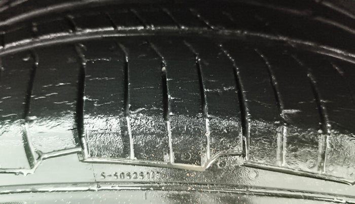 2014 Hyundai Grand i10 ASTA AT 1.2 KAPPA VTVT, Petrol, Automatic, 70,217 km, Right Rear Tyre Tread