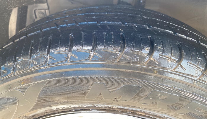 2018 Maruti Ciaz DELTA 1.4 AT PETROL, Petrol, Automatic, 92,774 km, Left Front Tyre Tread