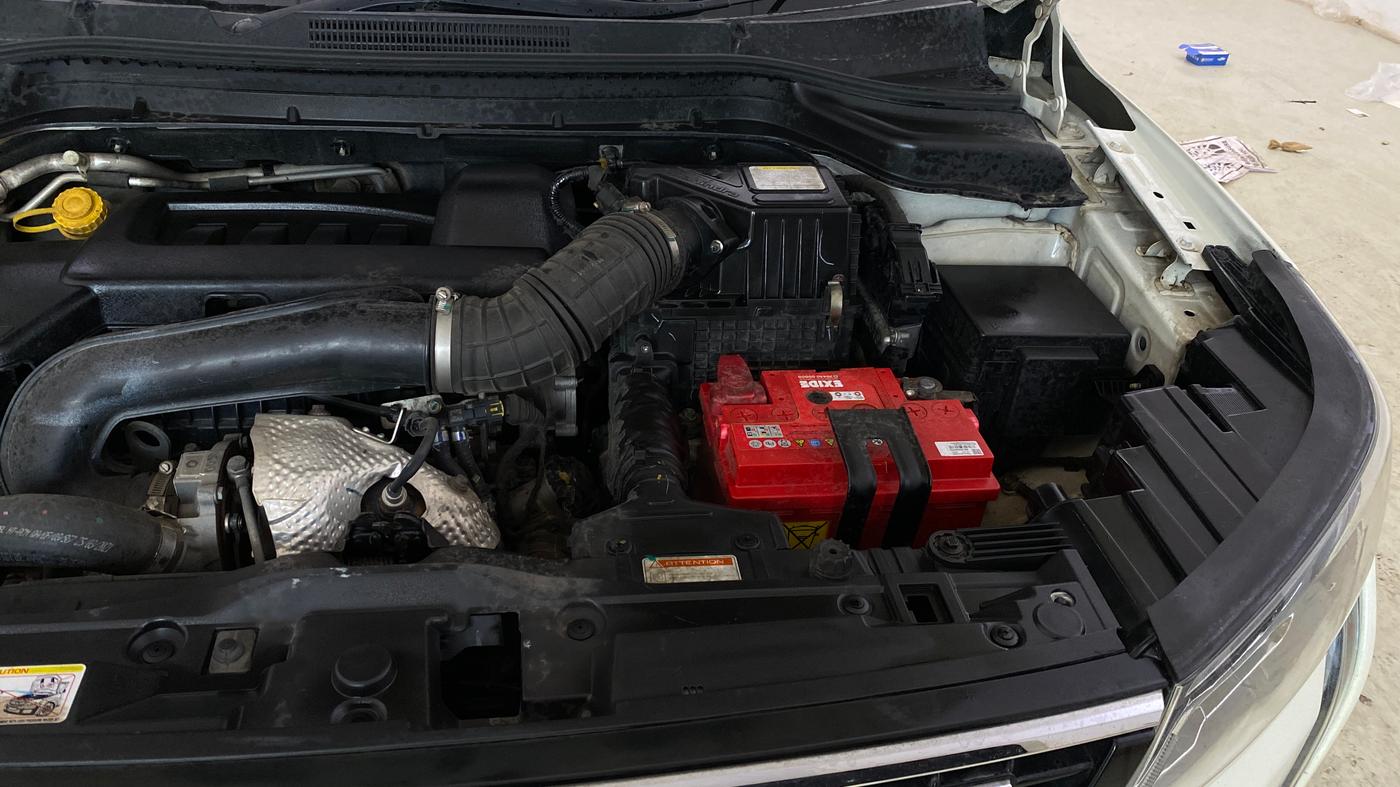 2021 Mahindra XUV300 W8 (O) 1.5 DIESEL AMT, Diesel, Automatic, 61,561 km, Engine View - Left