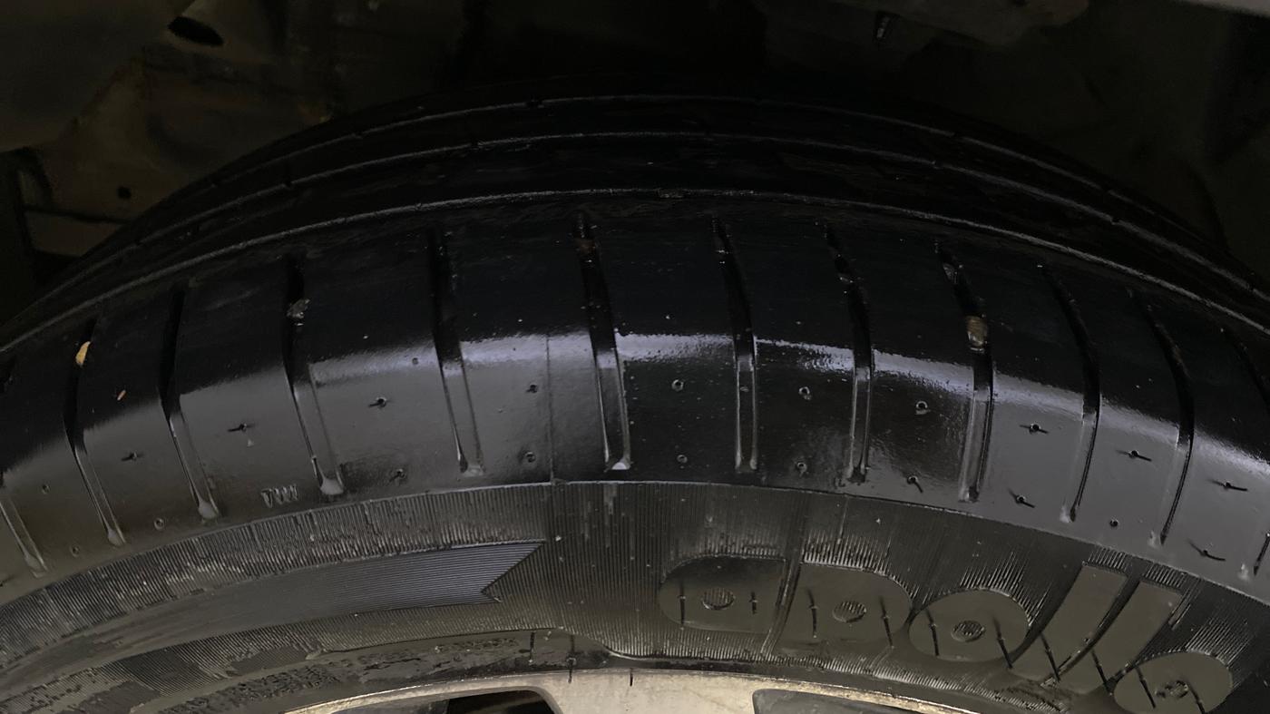 2021 Mahindra XUV300 W8 (O) 1.5 DIESEL AMT, Diesel, Automatic, 61,561 km, Left Front Tyre Tread