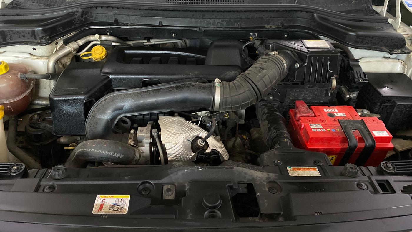 2021 Mahindra XUV300 W8 (O) 1.5 DIESEL AMT, Diesel, Automatic, 61,561 km, Engine View