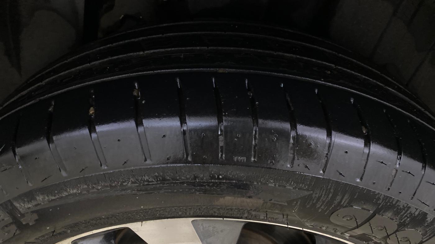 2021 Mahindra XUV300 W8 (O) 1.5 DIESEL AMT, Diesel, Automatic, 61,561 km, Left Rear Tyre Tread