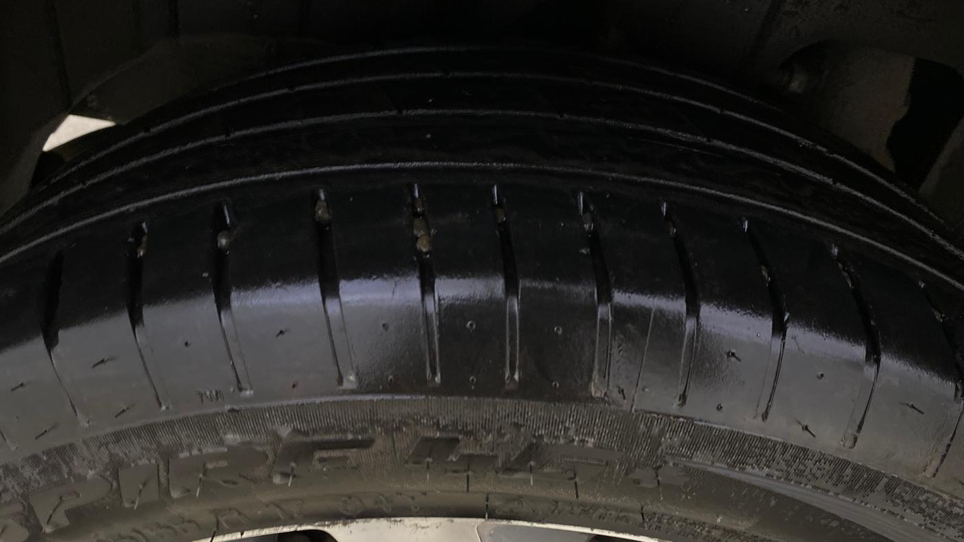 2021 Mahindra XUV300 W8 (O) 1.5 DIESEL AMT, Diesel, Automatic, 61,561 km, Right Rear Tyre Tread