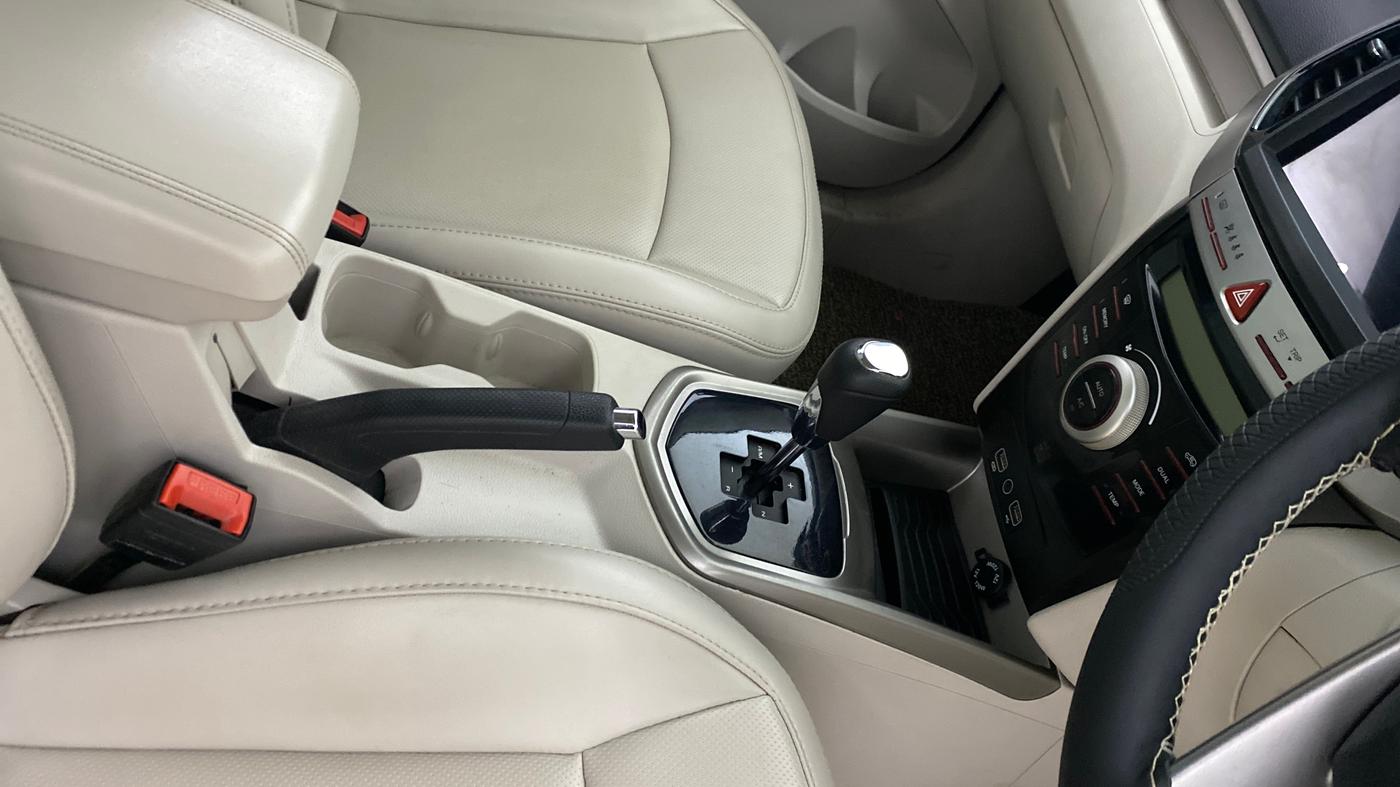 2021 Mahindra XUV300 W8 (O) 1.5 DIESEL AMT, Diesel, Automatic, 61,561 km, Gear Lever