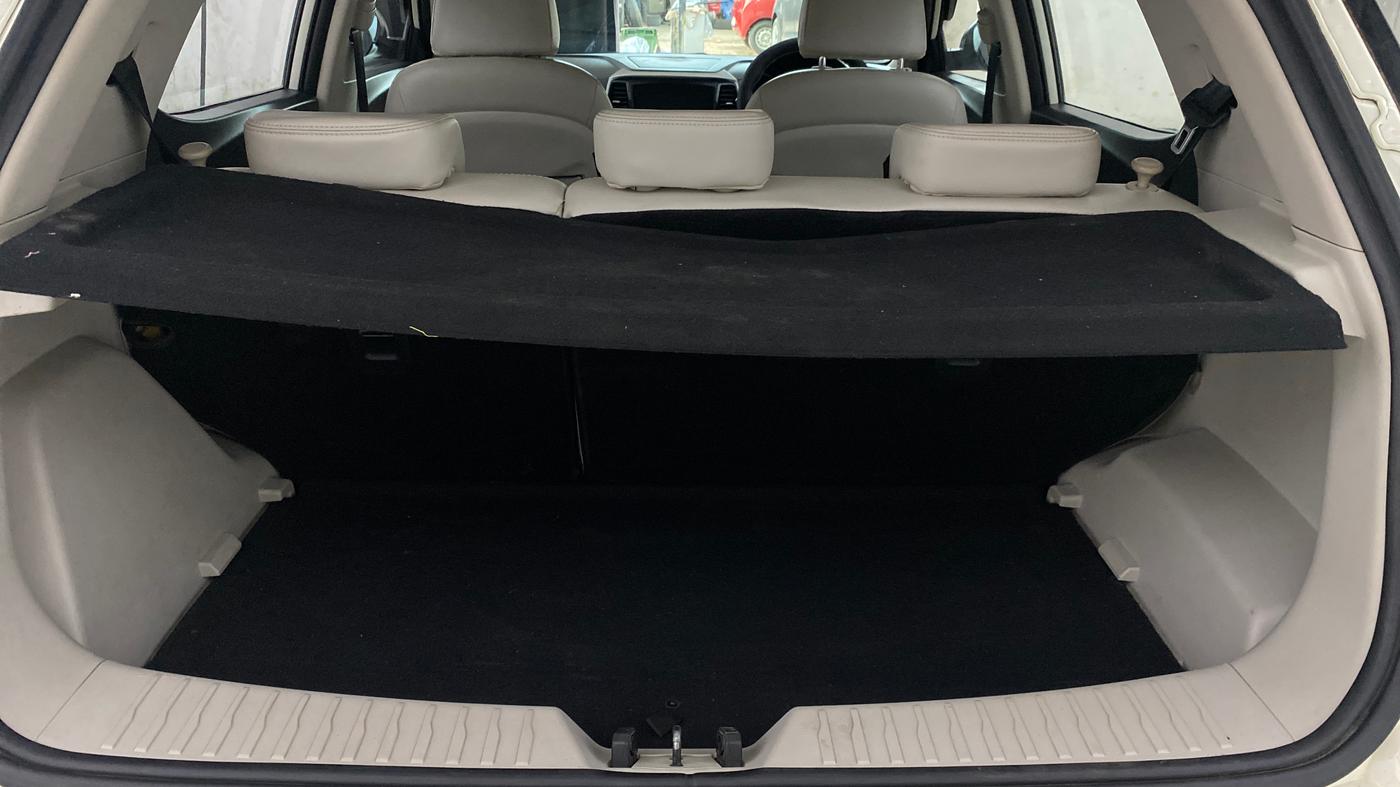 2021 Mahindra XUV300 W8 (O) 1.5 DIESEL AMT, Diesel, Automatic, 61,561 km, Boot Inside
