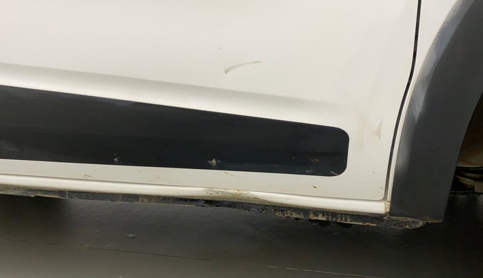 2019 Renault TRIBER RXT, Petrol, Manual, 1,02,395 km, Right running board - Slightly dented