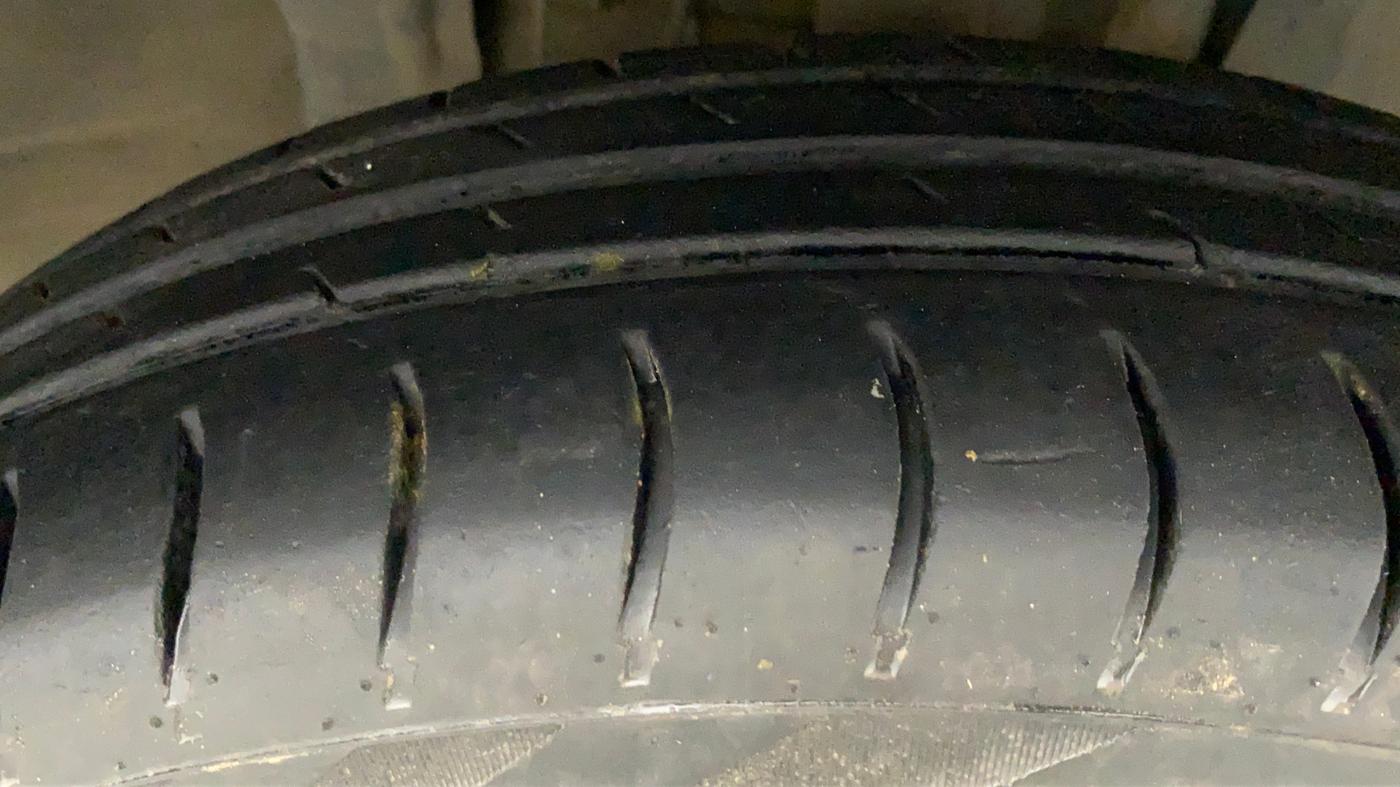 2019 Renault TRIBER RXT, Petrol, Manual, 1,02,395 km, Right Front Tyre Tread