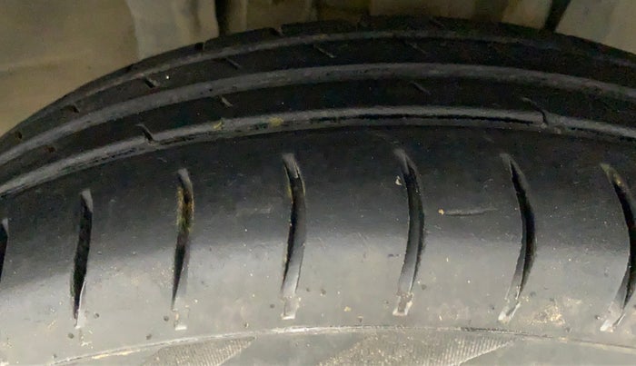 2019 Renault TRIBER RXT, Petrol, Manual, 1,02,395 km, Right Front Tyre Tread