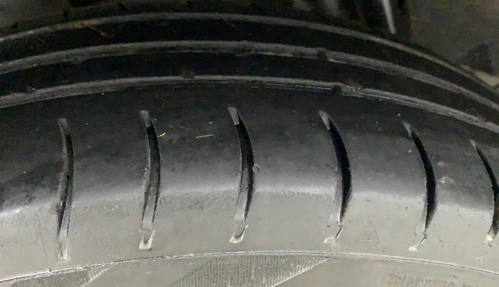 2019 Renault TRIBER RXT, Petrol, Manual, 1,02,395 km, Right Rear Tyre Tread