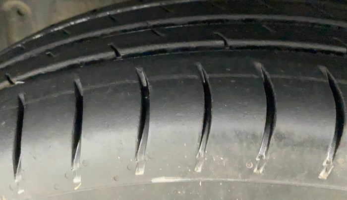 2019 Renault TRIBER RXT, Petrol, Manual, 1,02,395 km, Left Front Tyre Tread