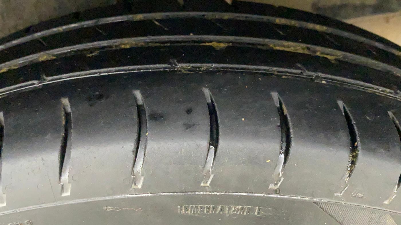 2019 Renault TRIBER RXT, Petrol, Manual, 1,02,395 km, Left Rear Tyre Tread