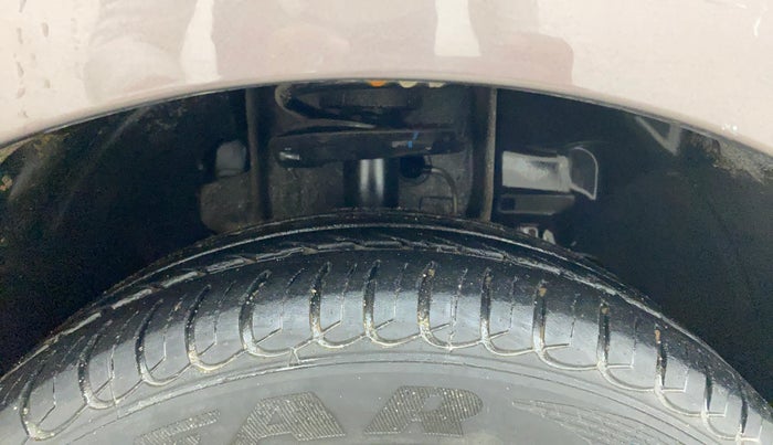 2017 Tata Tiago XTA PETROL, Petrol, Automatic, 1,03,193 km, Right Front Tyre Tread