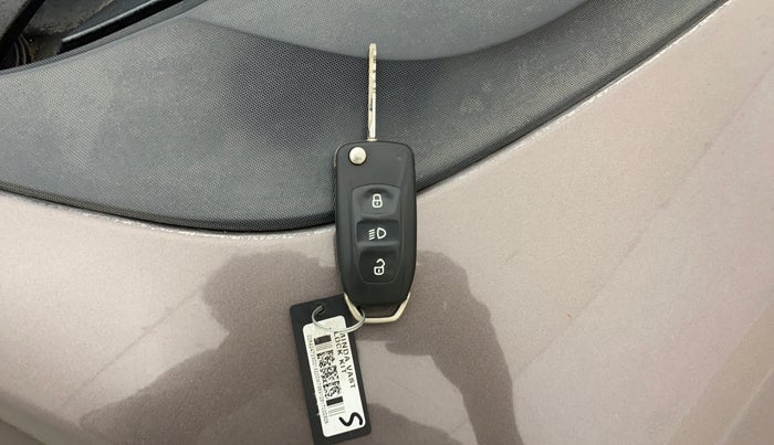 2017 Tata Tiago XTA PETROL, Petrol, Automatic, 1,03,193 km, Key Close Up