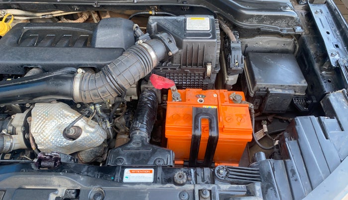 2020 Mahindra XUV300 W8 1.5 DIESEL, Diesel, Manual, 1,04,106 km, Engine View - Left