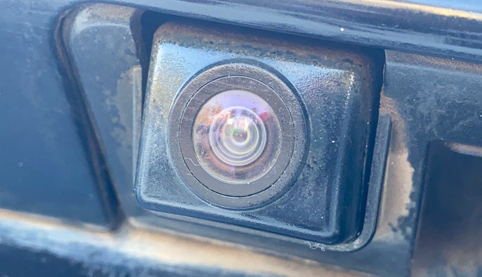 2020 Mahindra XUV300 W8 1.5 DIESEL, Diesel, Manual, 1,04,106 km, Parking Camera