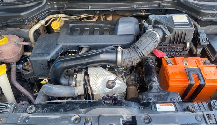 2020 Mahindra XUV300 W8 1.5 DIESEL, Diesel, Manual, 1,04,106 km, Engine View