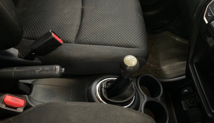 2016 Honda BR-V 1.5L I-VTEC S, Petrol, Manual, 52,971 km, Gear Lever