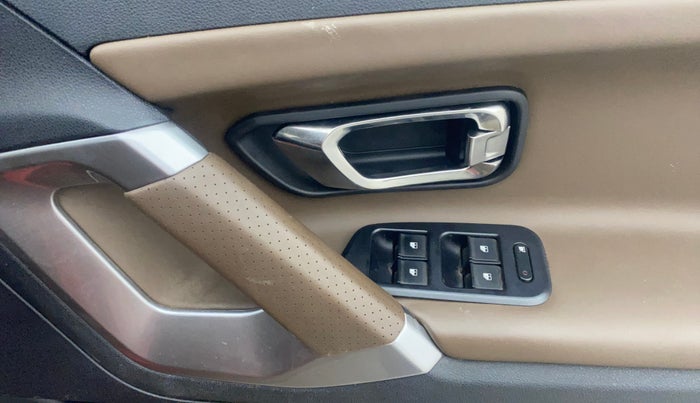 2020 Tata Harrier XZ PLUS 2.0L, Diesel, Manual, 64,706 km, Driver Side Door Panels Control