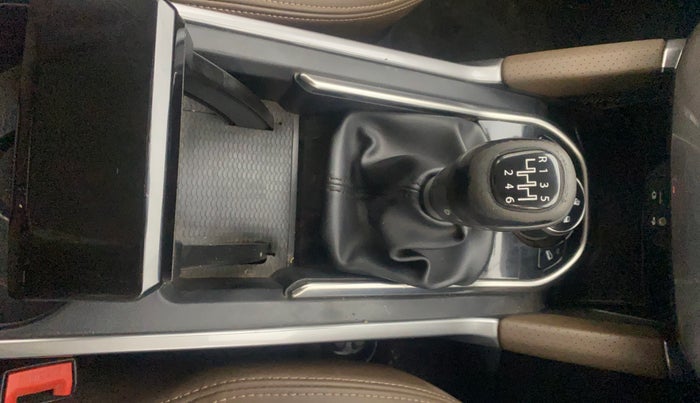 2020 Tata Harrier XZ PLUS 2.0L, Diesel, Manual, 64,706 km, Gear Lever