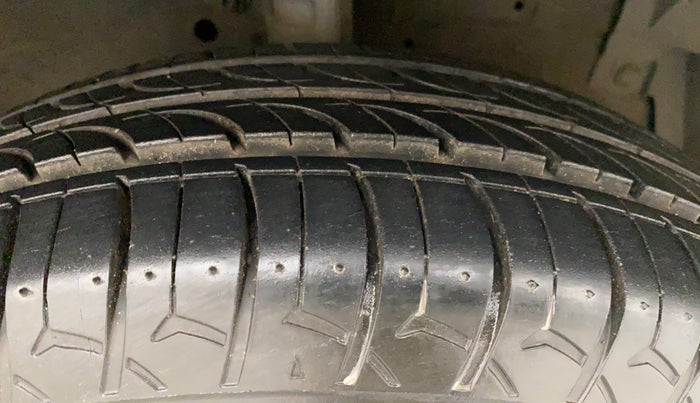2016 Maruti Swift VXI, Petrol, Manual, 33,457 km, Right Front Tyre Tread