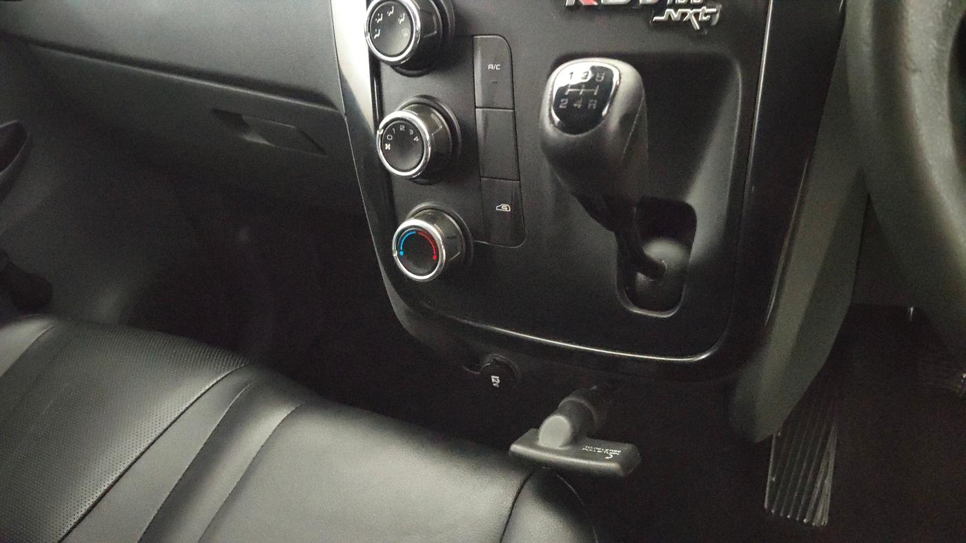 2018 Mahindra KUV 100 NXT K2+ P 6 STR, Petrol, Manual, 1,01,412 km, Gear Lever