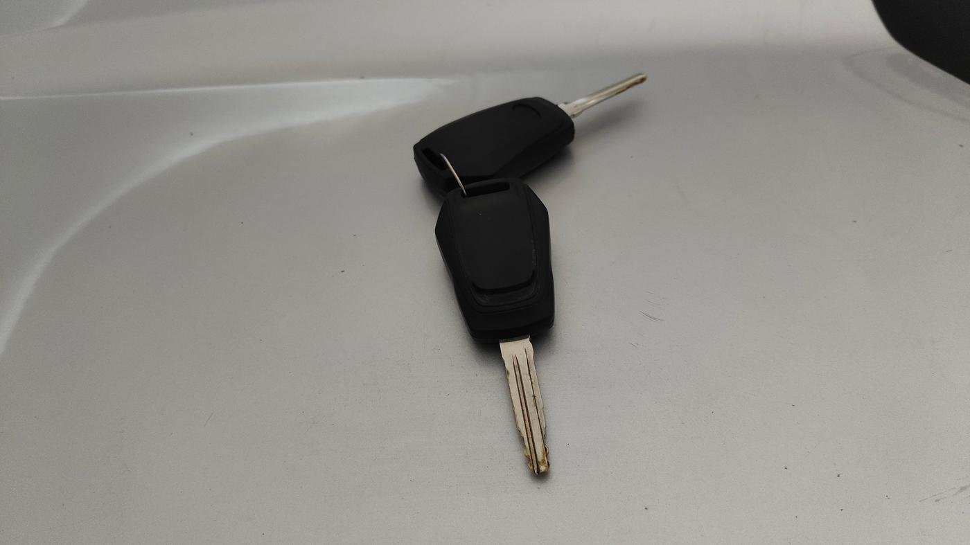 2018 Mahindra KUV 100 NXT K2+ P 6 STR, Petrol, Manual, 1,01,412 km, Key Close Up