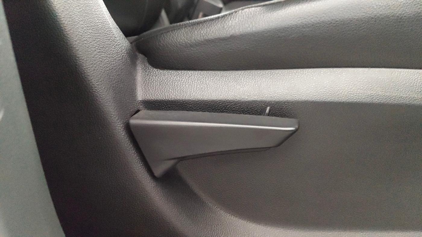 2018 Mahindra KUV 100 NXT K2+ P 6 STR, Petrol, Manual, 1,01,412 km, Driver Side Adjustment Panel