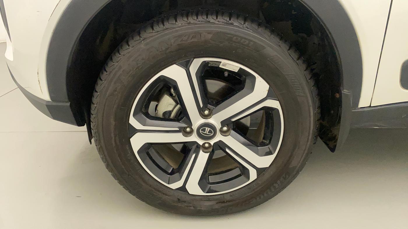 2023 Tata NEXON XZA PLUS PETROL, Petrol, Automatic, 6,437 km, Left Front Wheel