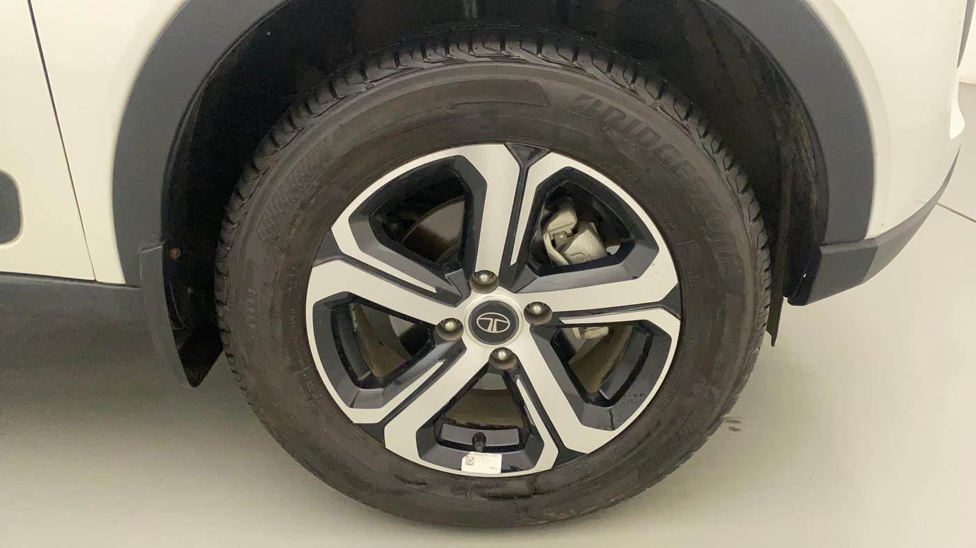 2023 Tata NEXON XZA PLUS PETROL, Petrol, Automatic, 6,437 km, Right Front Wheel