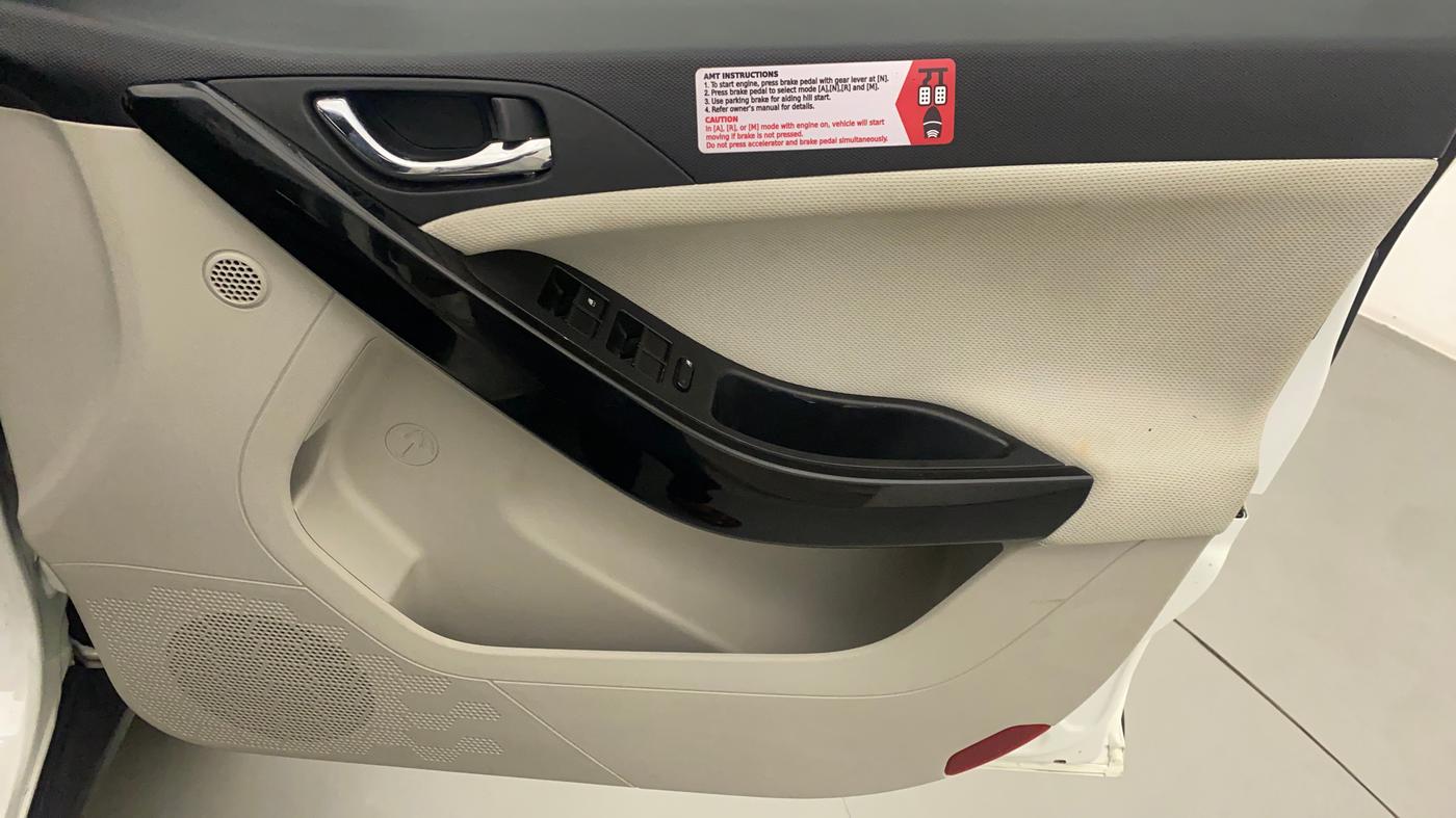 2023 Tata NEXON XZA PLUS PETROL, Petrol, Automatic, 6,437 km, Driver Side Door Panels Control