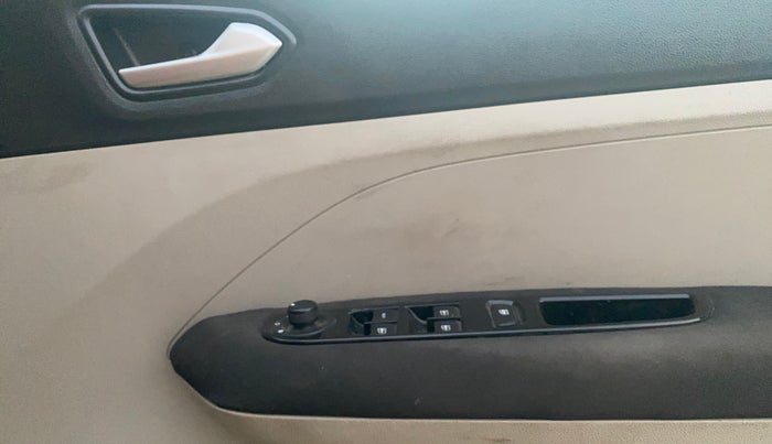 2022 Renault TRIBER RXZ, Petrol, Manual, 72,311 km, Driver Side Door Panels Control