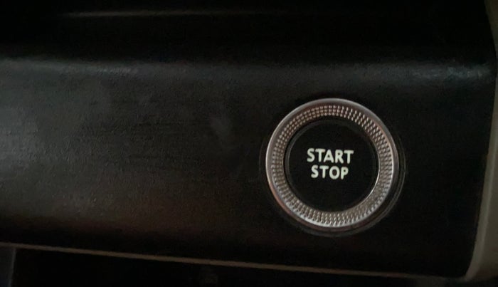 2022 Renault TRIBER RXZ, Petrol, Manual, 72,311 km, Keyless Start/ Stop Button