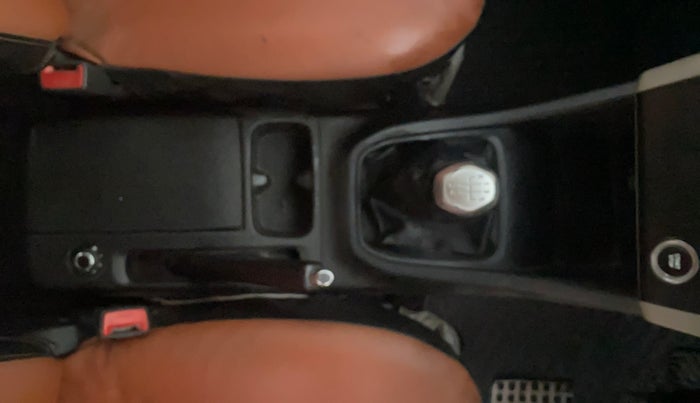 2022 Renault TRIBER RXZ, Petrol, Manual, 72,311 km, Gear Lever