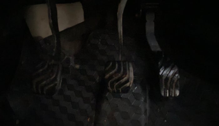 2022 Renault TRIBER RXZ, Petrol, Manual, 72,311 km, Pedals