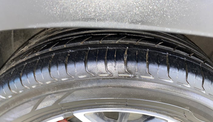 2020 KIA SELTOS GTX PLUS 1.4 PETROL DCT DUAL TONE, Petrol, Automatic, 1,25,137 km, Left Front Tyre Tread