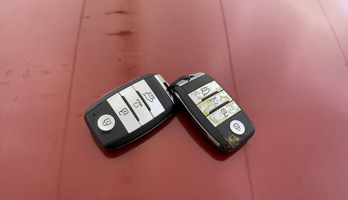 2020 KIA SELTOS GTX PLUS 1.4 PETROL DCT DUAL TONE, Petrol, Automatic, 1,25,137 km, Key Close Up