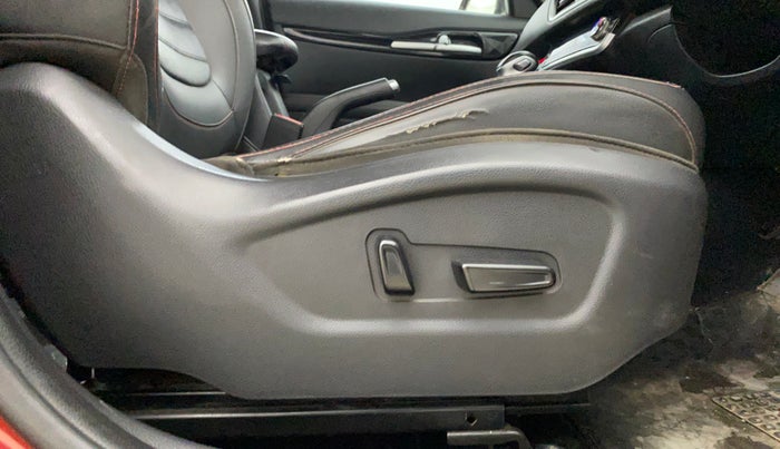 2020 KIA SELTOS GTX PLUS 1.4 PETROL DCT DUAL TONE, Petrol, Automatic, 1,25,137 km, Driver Side Adjustment Panel