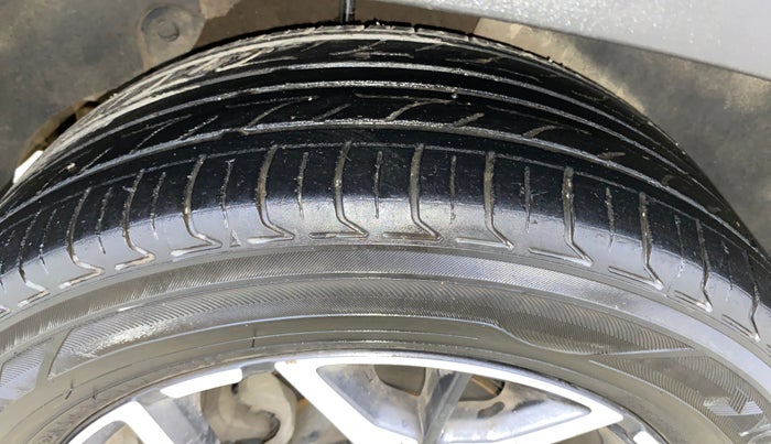 2020 KIA SELTOS GTX PLUS 1.4 PETROL DCT DUAL TONE, Petrol, Automatic, 1,25,137 km, Right Rear Tyre Tread