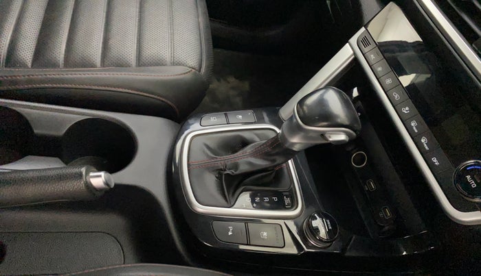 2020 KIA SELTOS GTX PLUS 1.4 PETROL DCT DUAL TONE, Petrol, Automatic, 1,25,137 km, Gear Lever