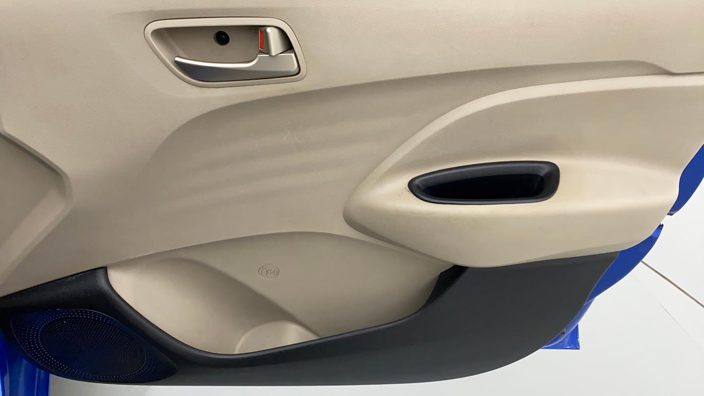 2018 Hyundai NEW SANTRO 1.1 SPORTZ MT CNG, CNG, Manual, 57,667 km, Driver Side Door Panels Control